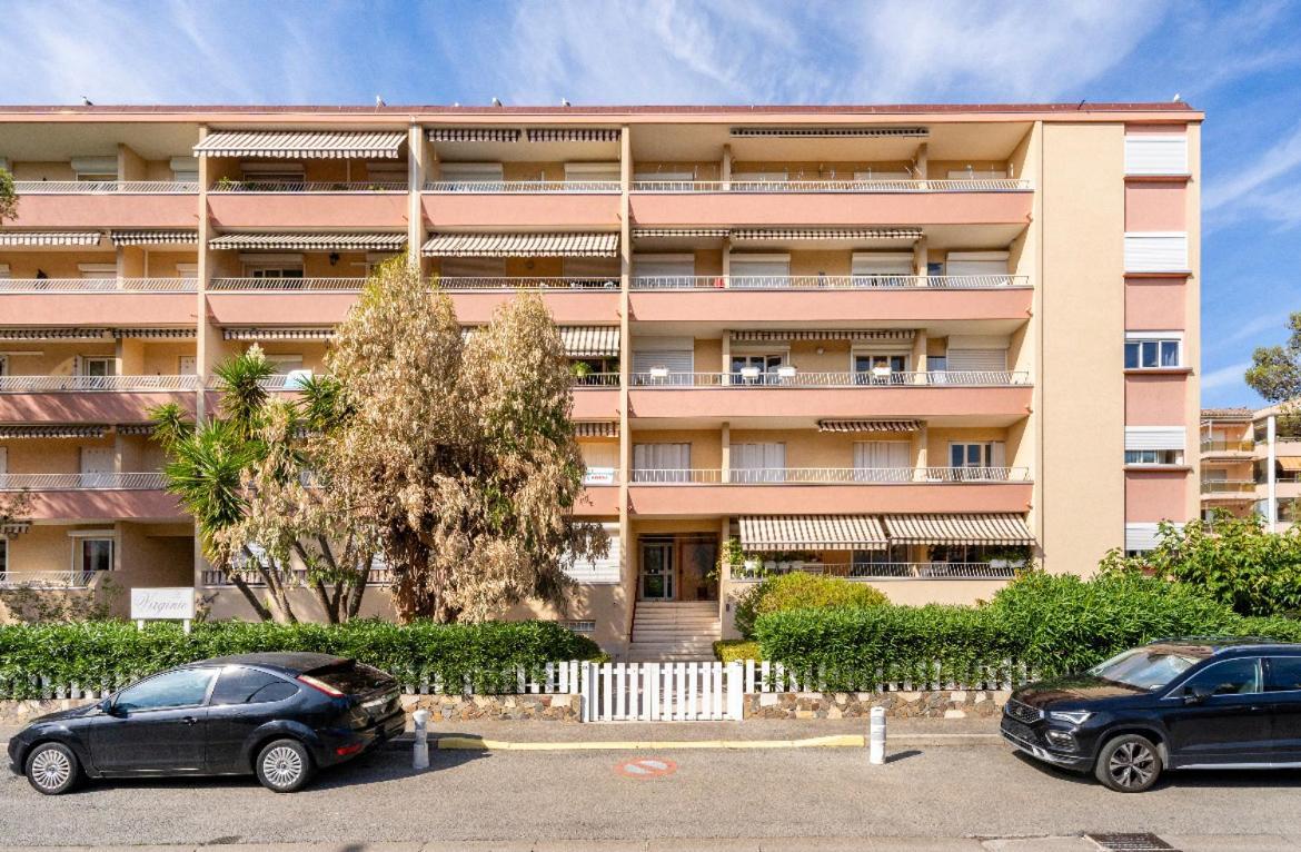 Joli T2 Tres Proche De La Plage De Frejus Luaran gambar