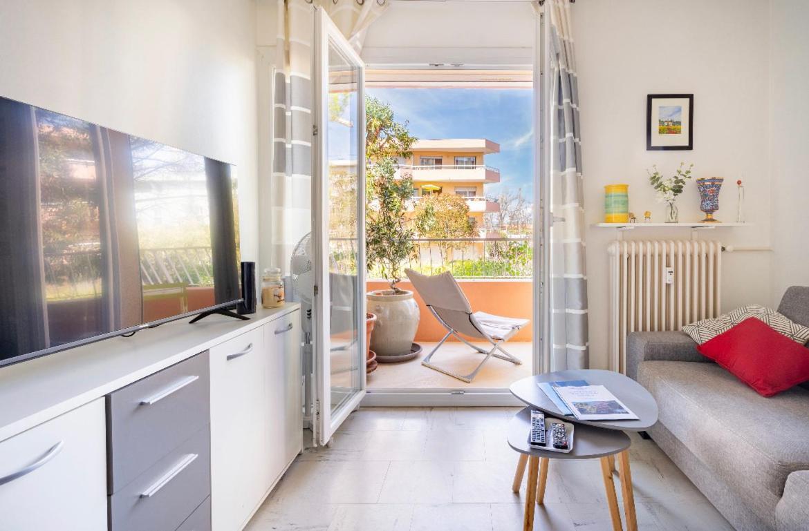 Joli T2 Tres Proche De La Plage De Frejus Luaran gambar
